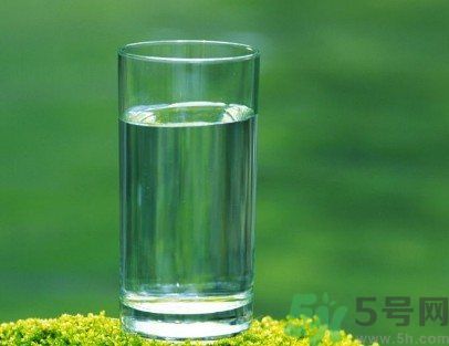 白開水隔幾天還能喝嗎？喝白開水要注意什么？