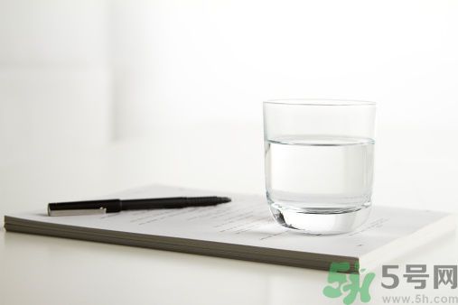 白開水隔幾天還能喝嗎？喝白開水要注意什么？