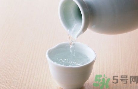 白酒能代替料酒做菜嗎？白酒可以用來做菜嗎？