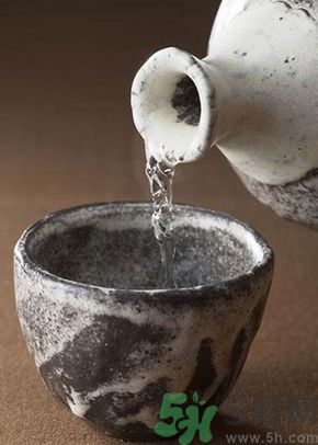 白酒能代替料酒做菜嗎？白酒可以用來做菜嗎？