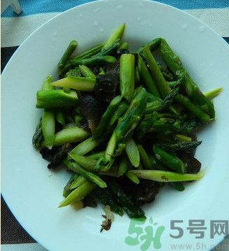 蘆筍和洋蔥能一起吃嗎？蘆筍和洋蔥怎么炒好吃？