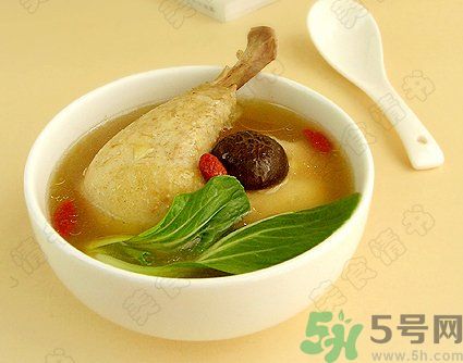 燉雞湯怎么去腥？燉雞湯很腥要怎做才好？