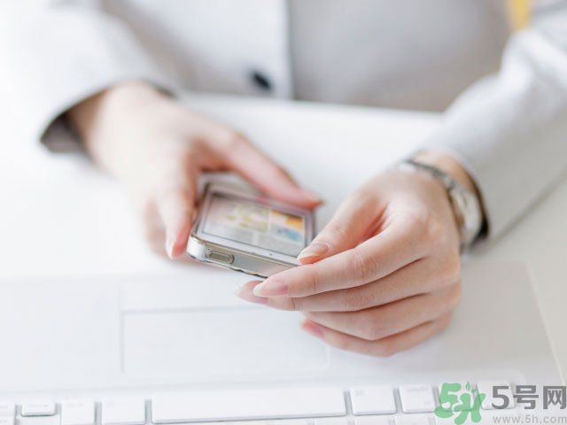 低頭族會(huì)造成哪些肌膚問(wèn)題？低頭族要注意什么？