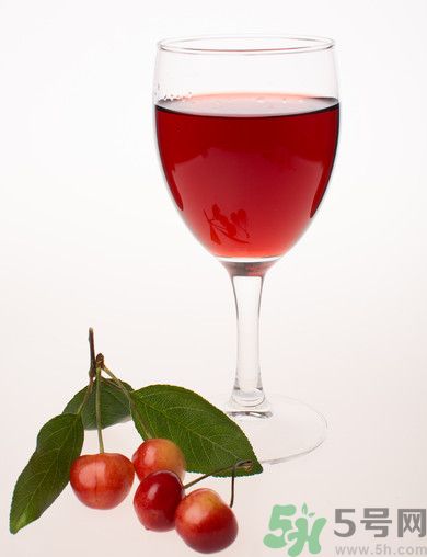 櫻桃泡酒能治療痛風(fēng)嗎？櫻桃泡酒能喝嗎？