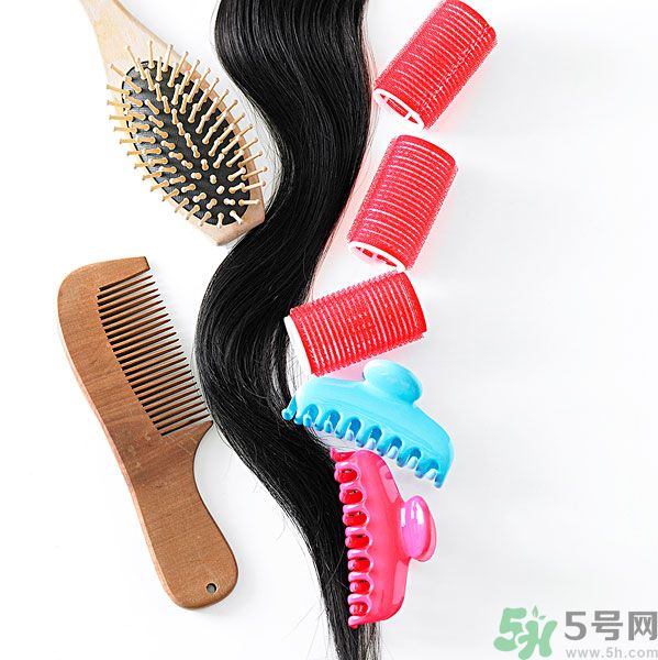長卷發(fā)應(yīng)該用什么梳子梳頭發(fā)？卷發(fā)用什么梳子最好？