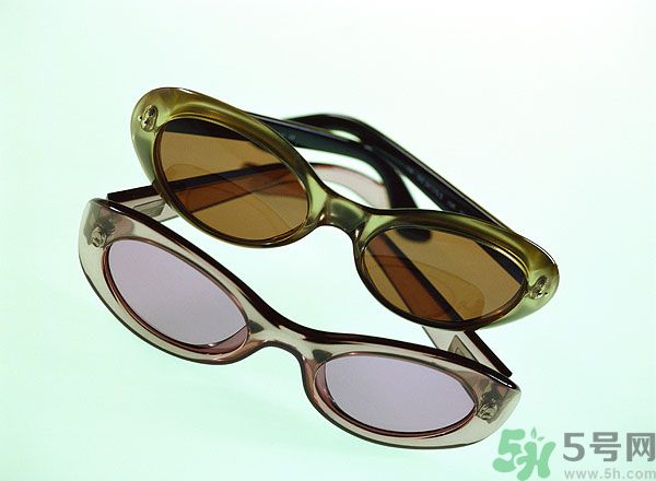 怎樣防止眼睛曬傷？怎樣挑選防曬眼鏡？