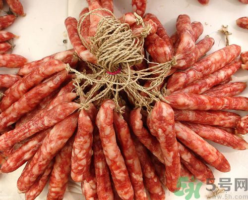 臘腸發(fā)霉還能吃嗎？臘腸發(fā)霉要怎么辦？