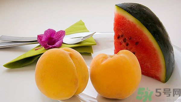 咳嗽能吃桃子嗎？咳嗽吃桃子好嗎？
