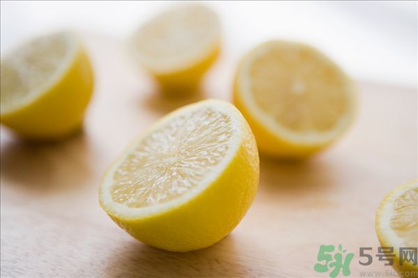 檸檬汁蛋清面粉做面膜能祛斑嗎？檸檬汁蛋清面粉能做面膜嗎？