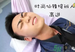 大一男生哭著打電話給媽媽是怎么回事？