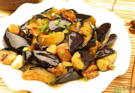 如何炒茄子不變色呢？怎么炒茄子才能不變色？