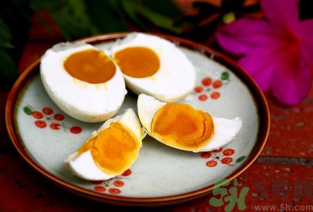吃咸鴨蛋會(huì)上火嗎？吃咸鴨蛋可以降火嗎？