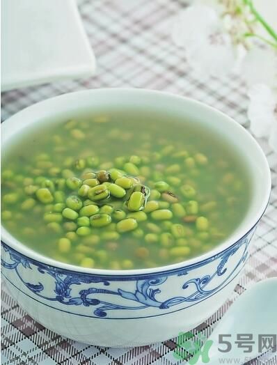 菊花晶能喝綠豆湯一起喝嗎？菊花晶和綠豆湯可以一起喝嗎？