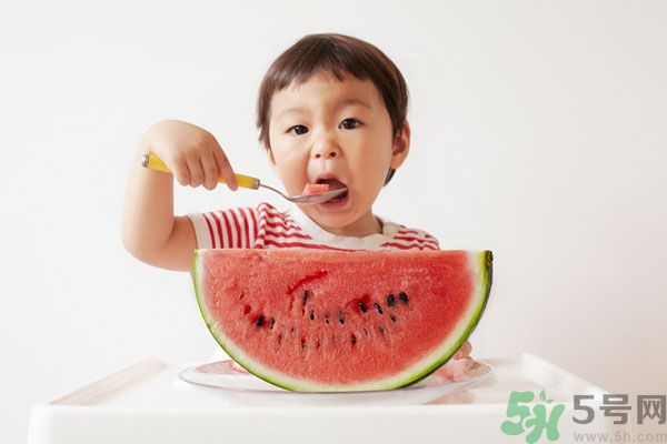 西瓜放冰箱可以放幾天？西瓜放冰箱隔夜能吃嗎？