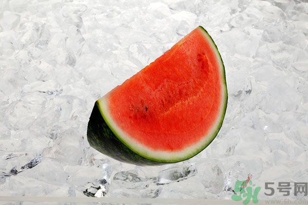 西瓜放冰箱可以放幾天？西瓜放冰箱隔夜能吃嗎？