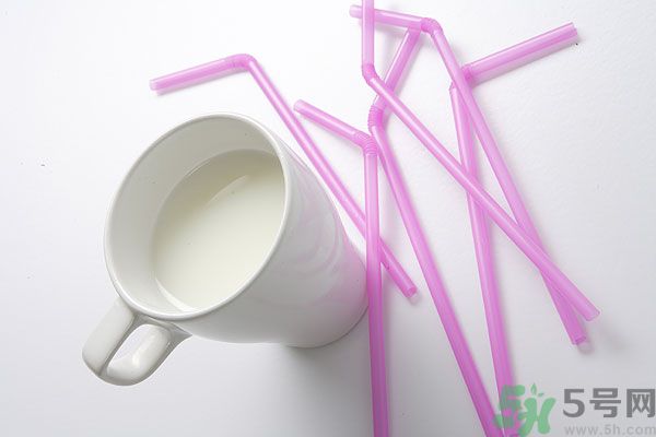 夏天運(yùn)動(dòng)后吃西瓜好嗎？夏天運(yùn)動(dòng)后喝什么解暑？