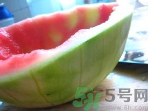 西瓜皮能敷臉嗎？怎么用西瓜皮敷臉？