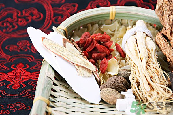 夏天吃茯苓好嗎？夏天吃茯苓有什么好處？