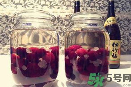 楊梅酒要泡多久？楊梅酒的保質(zhì)期是多久？
