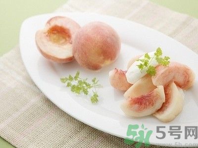 吃桃子臉上癢是怎么回事？吃桃子臉上癢怎么辦？
