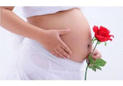 陜西最美媽媽是誰？陜西最美媽媽當(dāng)街哺乳被棄女嬰是怎么回事？