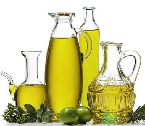 橄欖油夏天要放冰箱嗎？橄欖油可以放冰箱嗎？