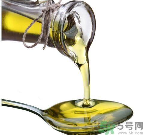 橄欖油夏天要放冰箱嗎？橄欖油可以放冰箱嗎？