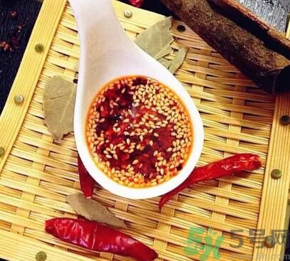 夏天辣椒油要放冰箱嗎？辣椒油可以放冰箱嗎？
