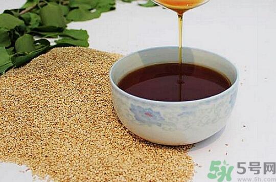 夏天小磨油要不要放冰箱？小磨油可不可以放冰箱？