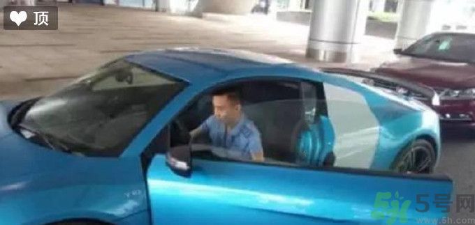 開蘭博基尼上下班的人是誰？開蘭博基尼上下班開的是哪輛公交車？