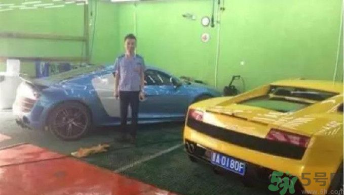 開蘭博基尼上下班的人是誰？開蘭博基尼上下班開的是哪輛公交車？