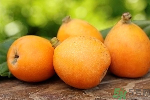 枇杷能跟百合一起煮嗎？ 枇杷能和銀耳一起煮嗎？