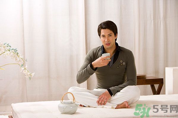 吃楊梅時(shí)可以喝茶嗎？吃楊梅時(shí)喝茶有什么壞處？