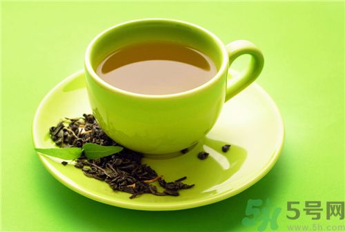 吃楊梅能喝茶嗎？吃楊梅的時候可以喝茶嗎？
