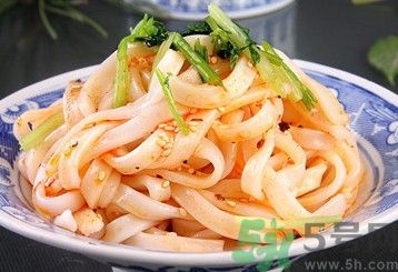 吃涼皮可以喝酸奶嗎？吃涼皮喝酸奶好不好？