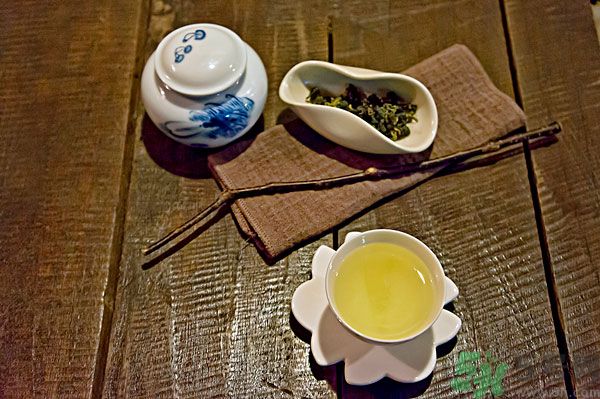 吃魚(yú)的時(shí)候能喝茶嗎？吃魚(yú)可以喝茶嗎？