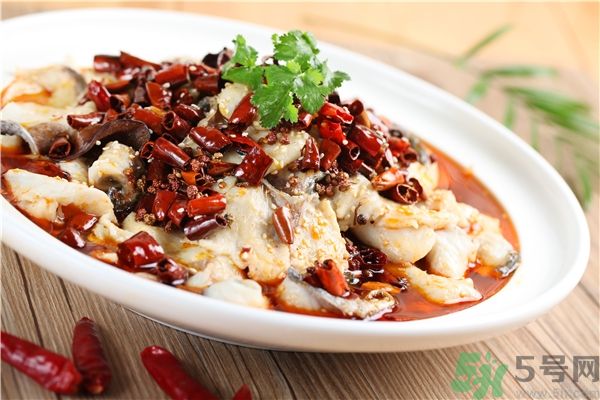 吃魚(yú)的時(shí)候能喝茶嗎？吃魚(yú)可以喝茶嗎？