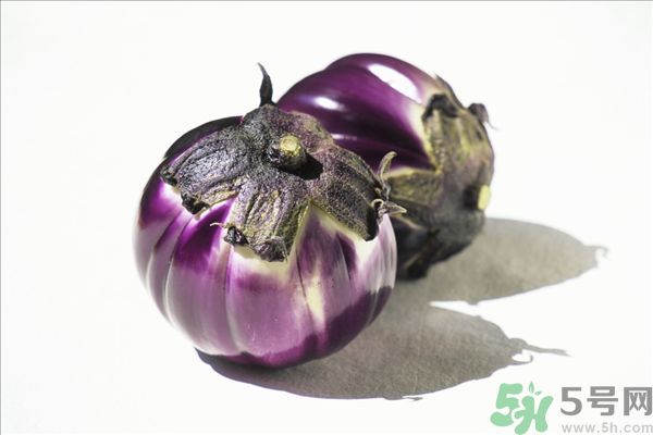茄子里面有黑點(diǎn)能吃嗎？茄子里面黑了能吃嗎？
