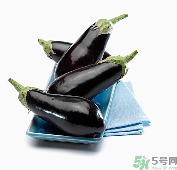 茄子里面發(fā)棕色能吃嗎？茄子里面有褐色能吃嗎？