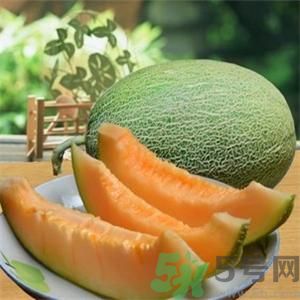 哈密瓜爛了一部分還能吃嗎？哈密瓜切掉爛的部分還可以吃嗎？