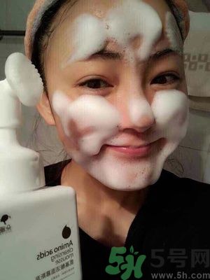優(yōu)美成分零負(fù)擔(dān)清透水感凝霜適合什么年齡？優(yōu)美成分零負(fù)擔(dān)清透水感凝霜怎么樣？