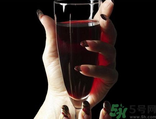 備孕期間女性能喝酒嗎？備孕的女性可以喝酒嗎？