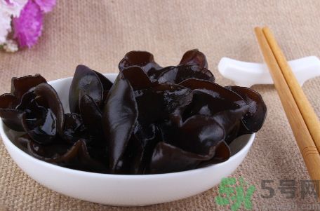 地皮菜可以和木耳一吃嗎?地皮菜能和木耳同吃嗎? 地皮菜可以和木耳一吃嗎?地皮菜能和木耳同吃嗎?