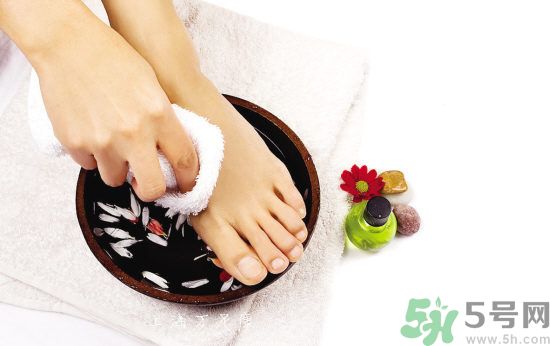 艾葉泡腳可以治宮寒嗎?艾葉泡腳能治宮寒嗎? 艾葉泡腳可以治宮寒嗎?艾葉泡腳能治宮寒嗎?