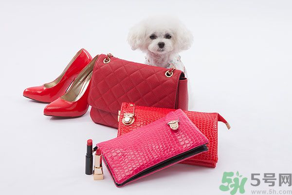 女生第一次高跟鞋的意義？女生什么時(shí)候穿高跟鞋？