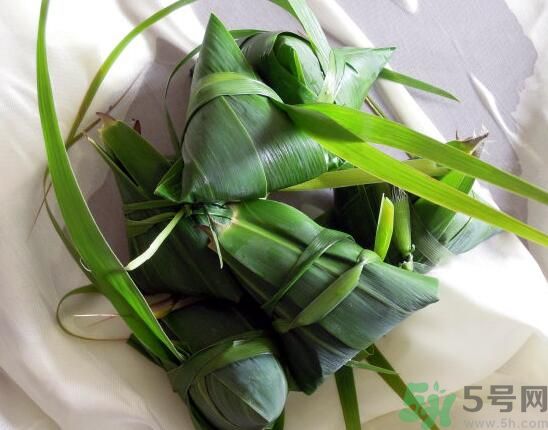 熟粽子泡在水里會(huì)壞嗎？熟粽子為什么要泡在水里？