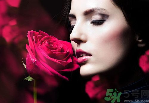 女性喝菖蒲酒有什么好處？女性喝菖蒲酒可以調(diào)經(jīng)嗎？