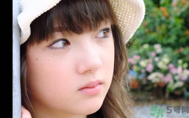 15歲變聲正常嗎？女生15歲才變聲正不正常？