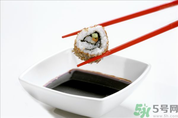 老抽和生抽的區(qū)別方法？怎么區(qū)分生抽和老抽？