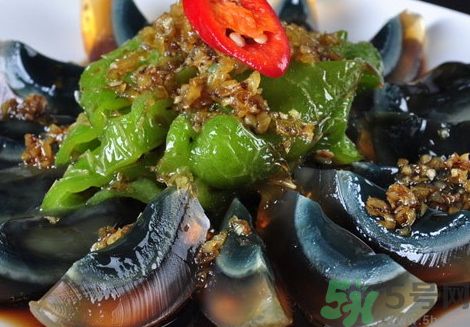 皮蛋可以和辣椒一起吃嗎?皮蛋能和辣椒同吃嗎? 皮蛋可以和辣椒一起吃嗎?皮蛋能和辣椒同吃嗎?